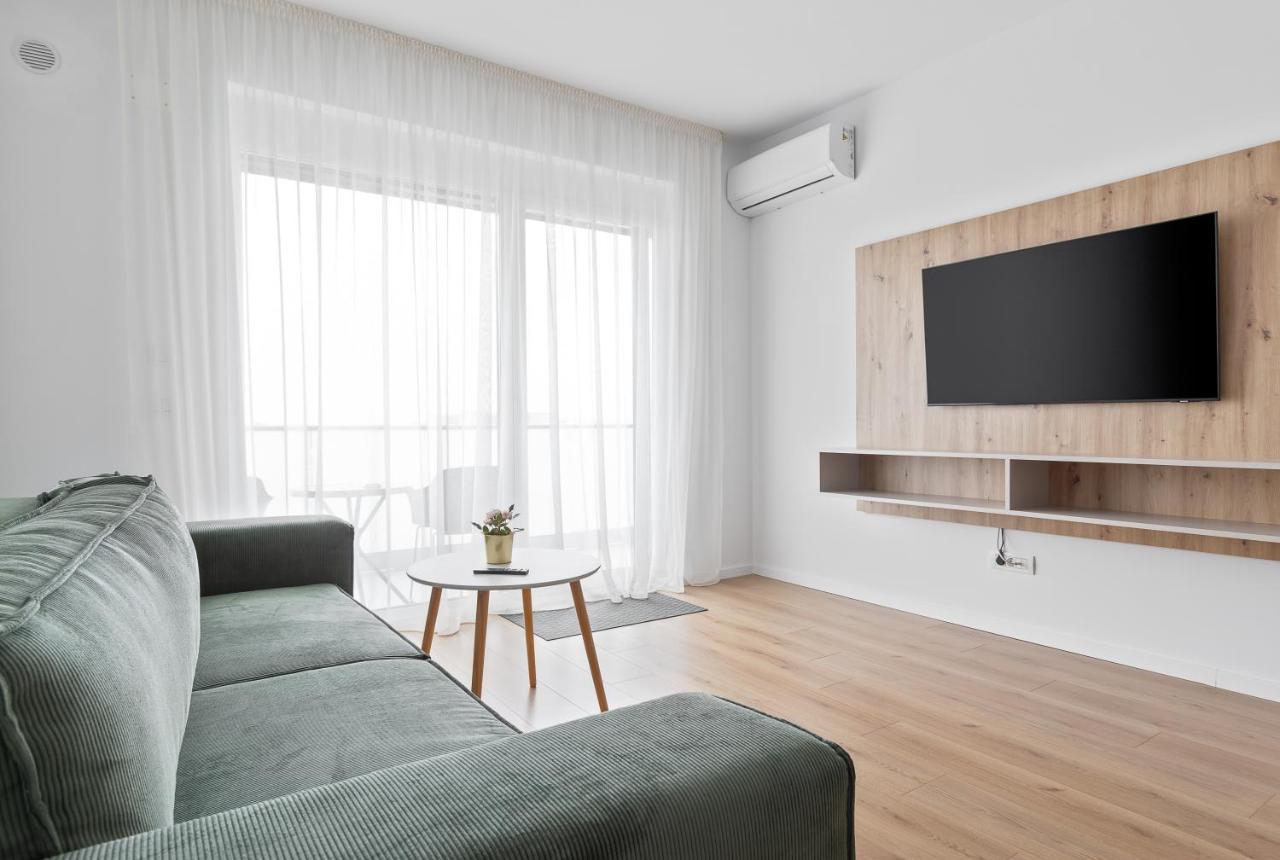 Grand Hill Flats Apartment Oradea Exterior photo
