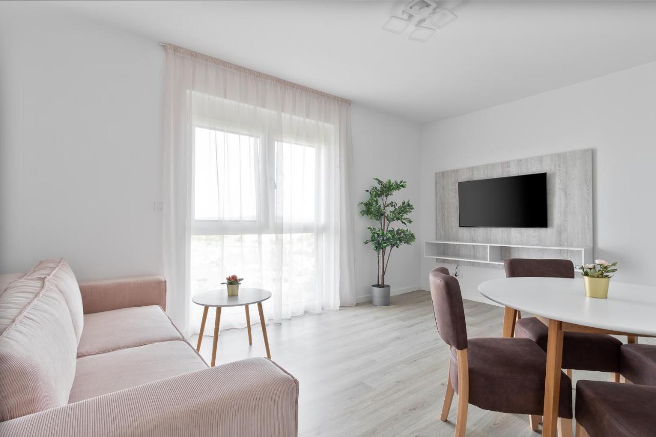 Grand Hill Flats Apartment Oradea Exterior photo