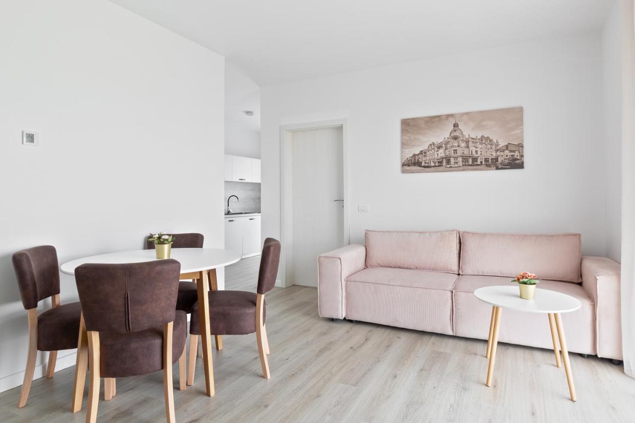 Grand Hill Flats Apartment Oradea Exterior photo