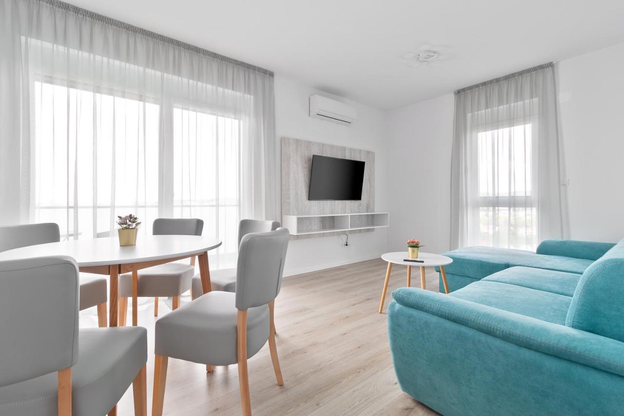 Grand Hill Flats Apartment Oradea Exterior photo