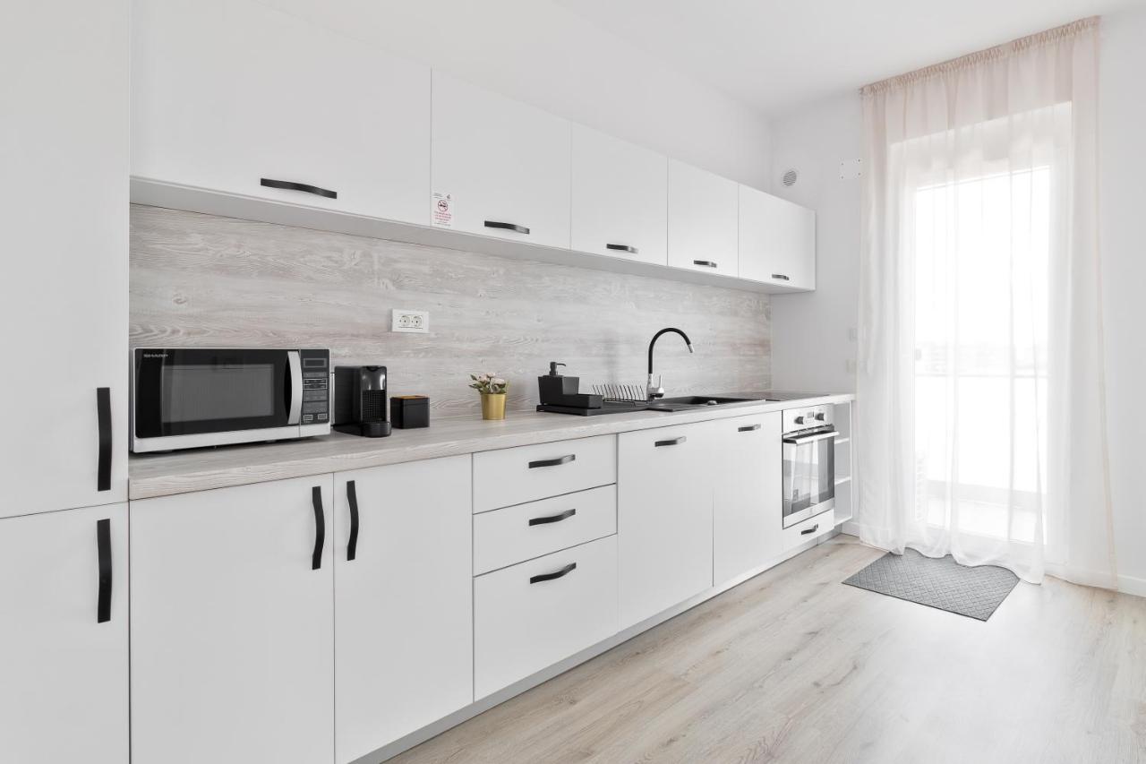 Grand Hill Flats Apartment Oradea Exterior photo