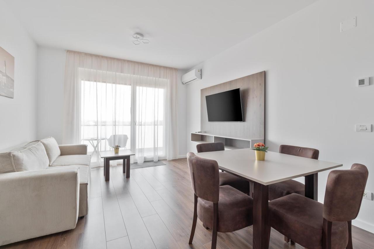 Grand Hill Flats Apartment Oradea Exterior photo