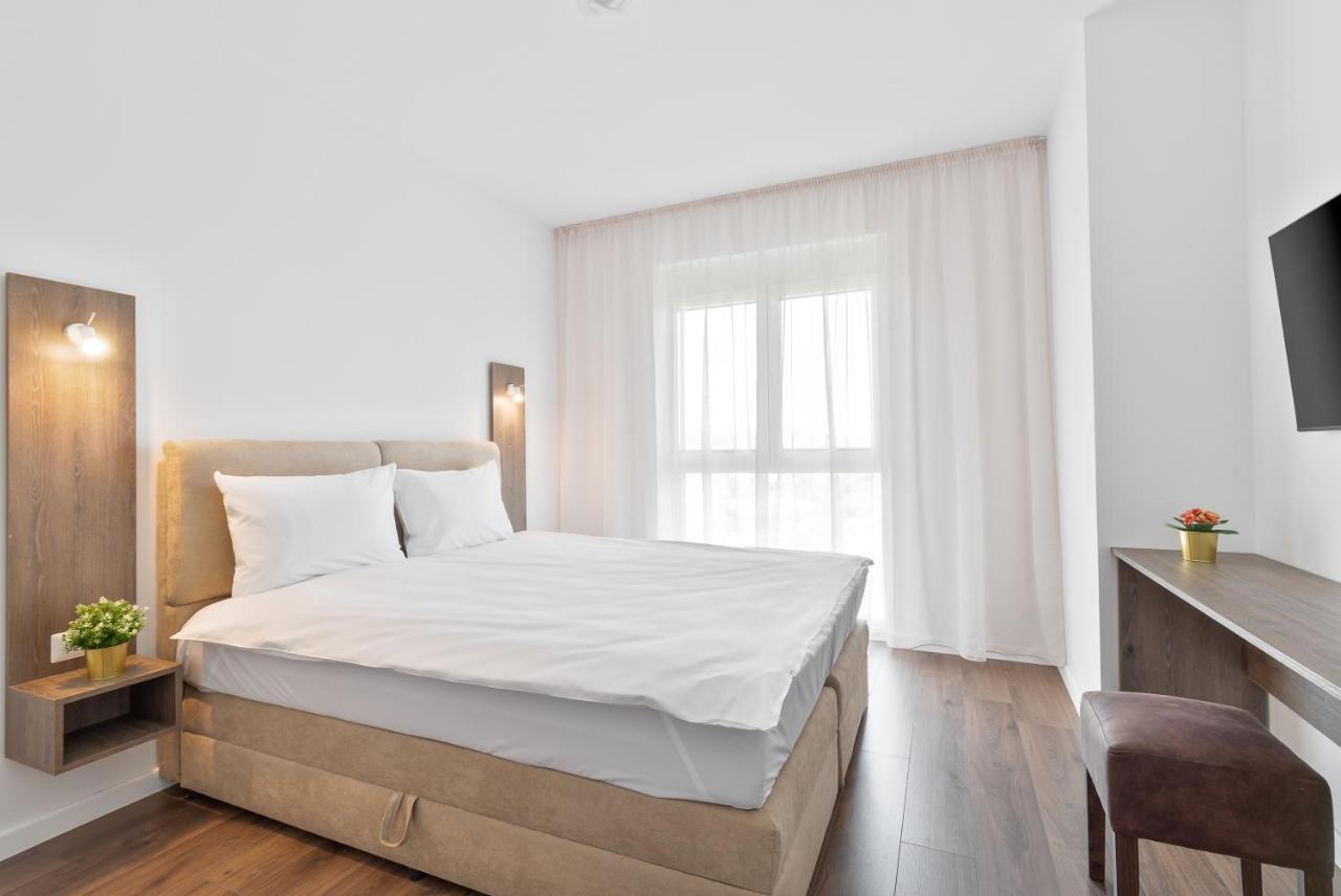Grand Hill Flats Apartment Oradea Exterior photo