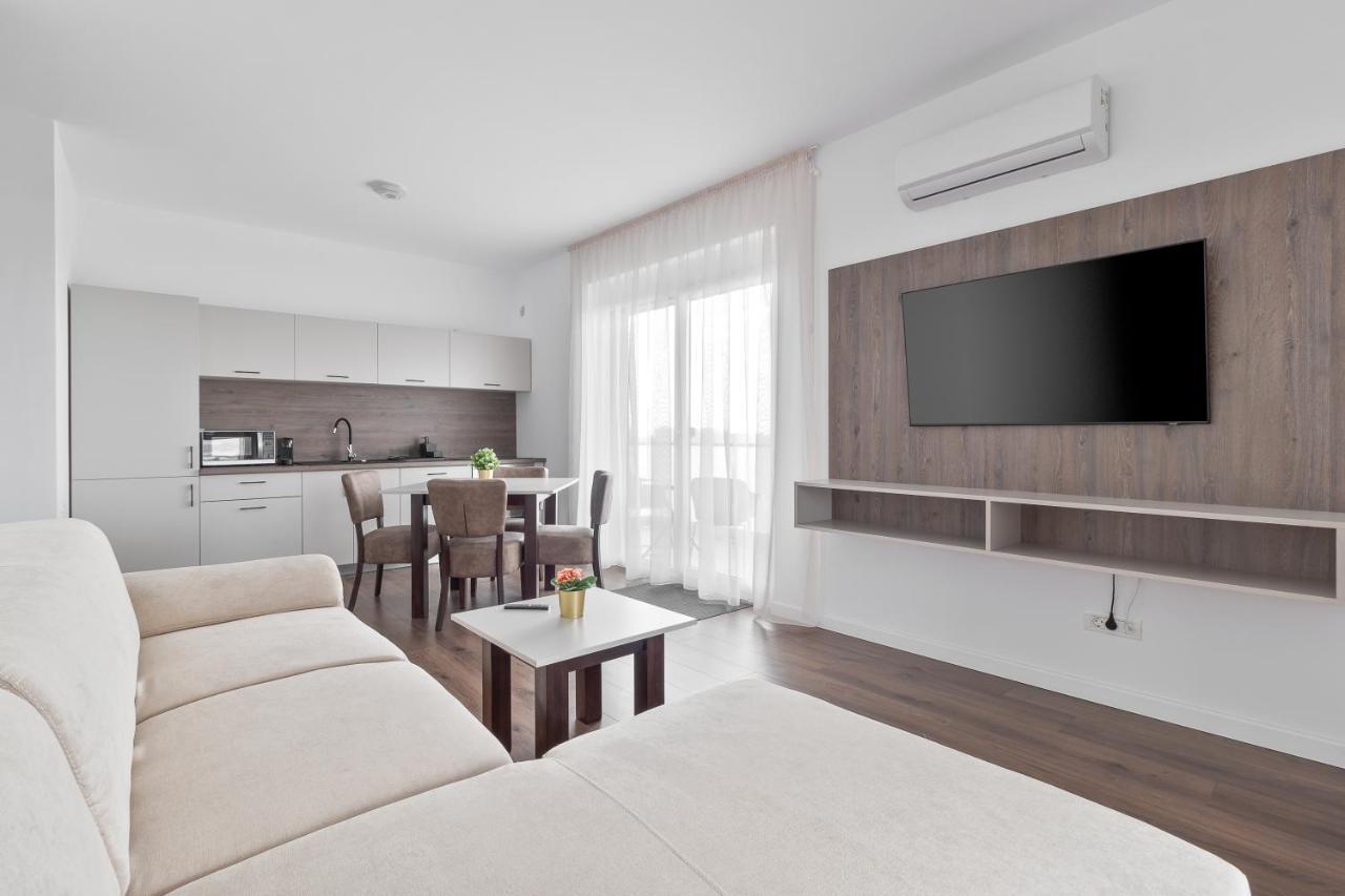 Grand Hill Flats Apartment Oradea Exterior photo
