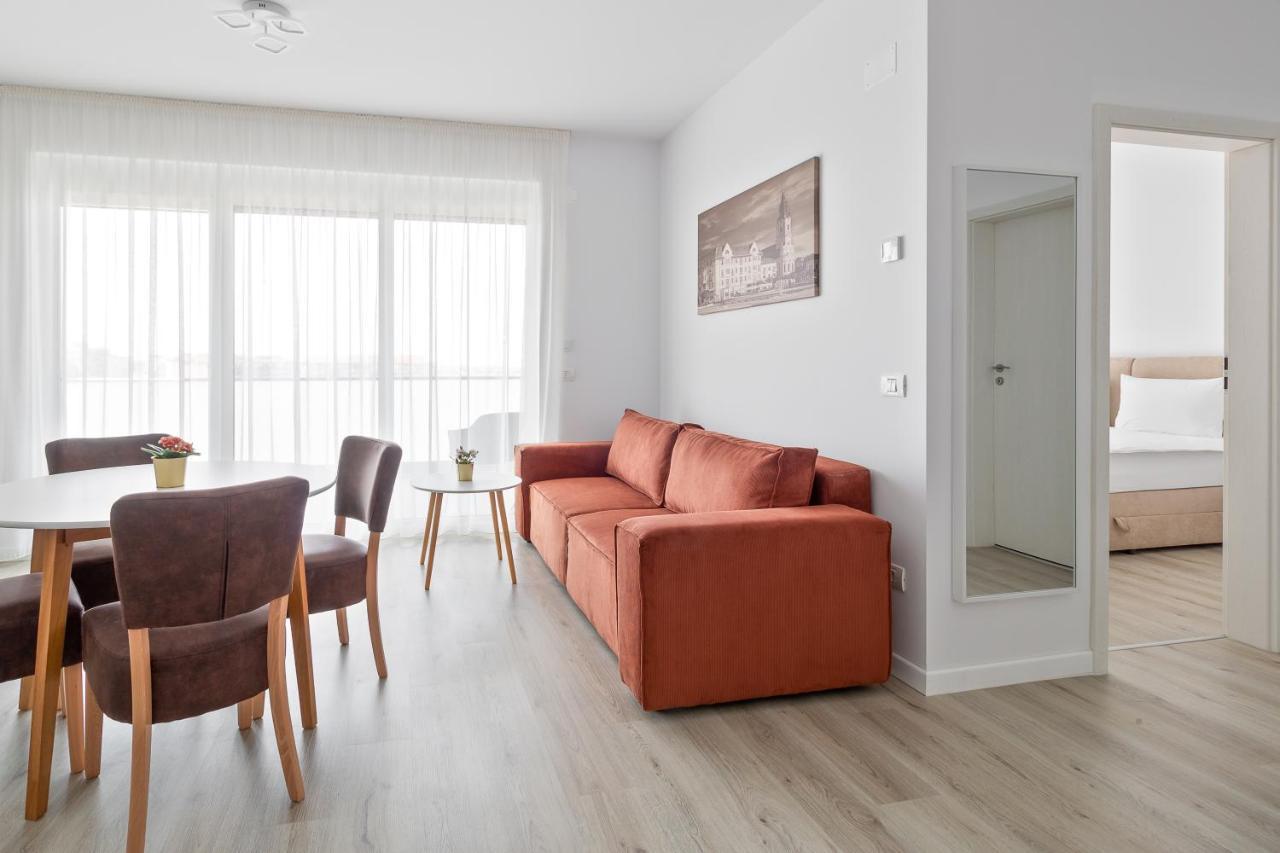 Grand Hill Flats Apartment Oradea Exterior photo