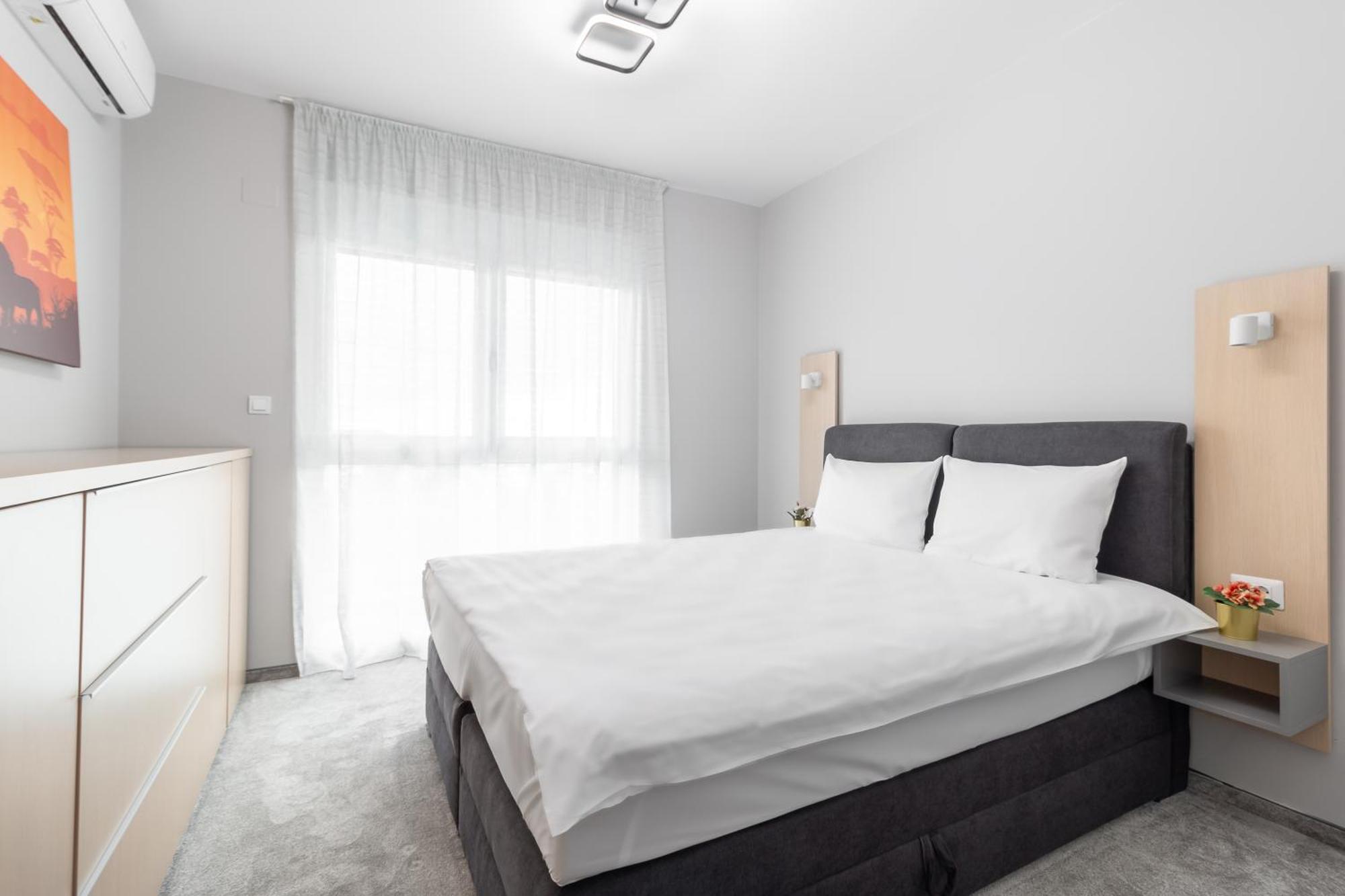 Grand Hill Flats Apartment Oradea Exterior photo
