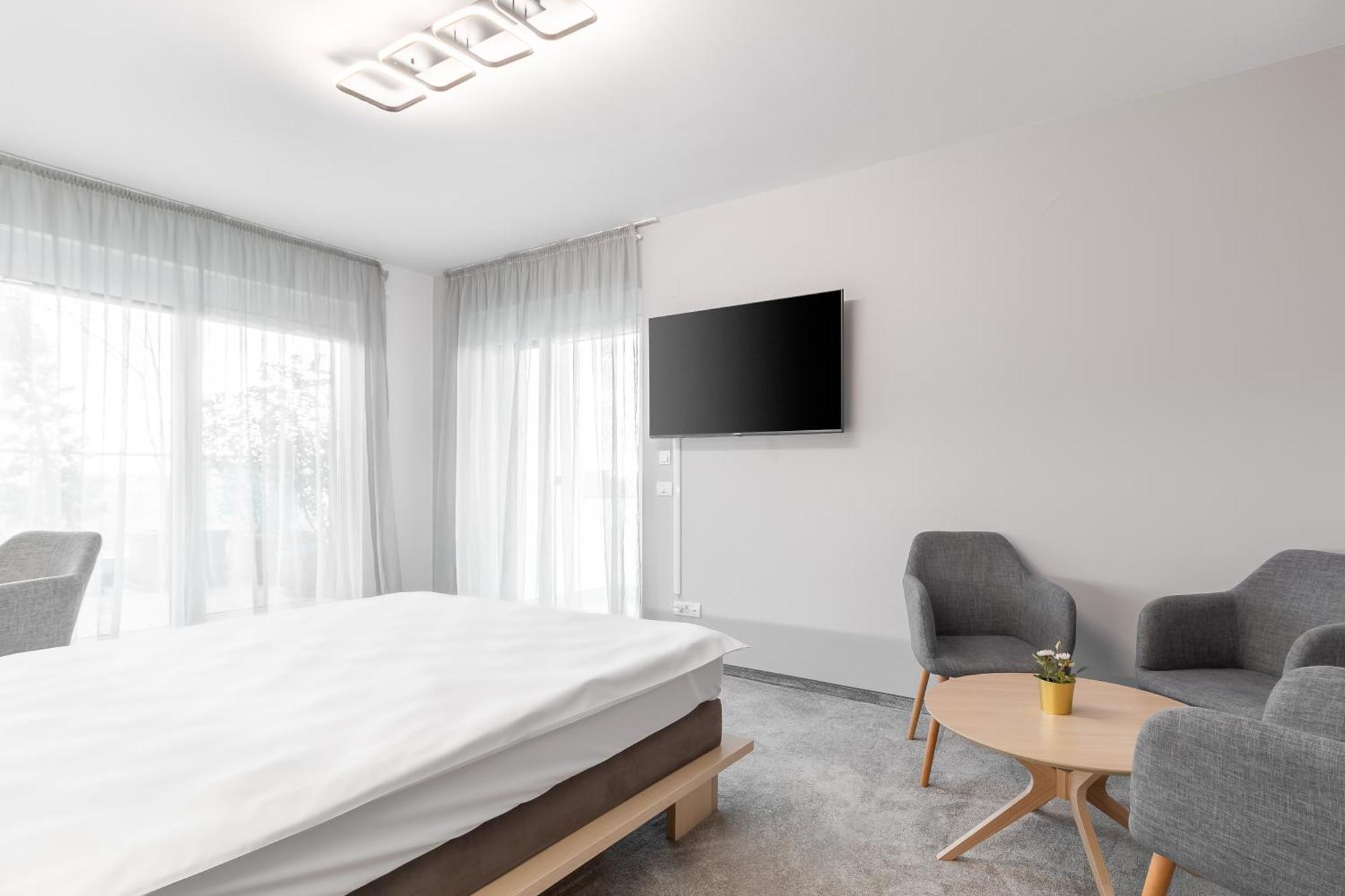 Grand Hill Flats Apartment Oradea Exterior photo